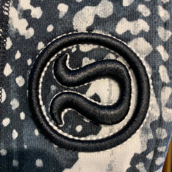 Lululemon Splash Scuba Hoodie Jacket Black White Paint - Women's Size 8 - Picture 8 of 8